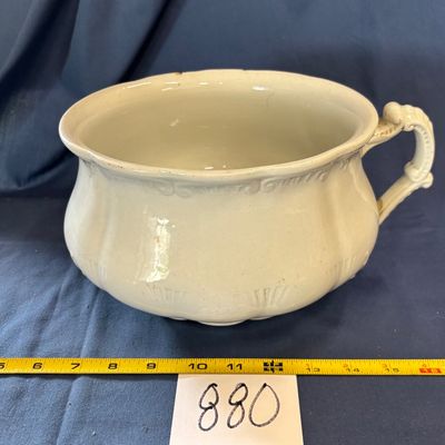 MELLOR TAYLOR & CO. ENGLAND WARRENTED STONE CHINA CHAMBER POT