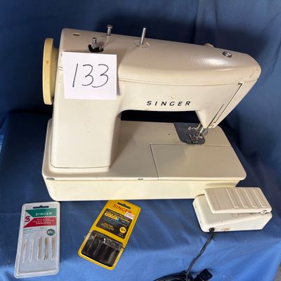 Z2 Singer Model 774 Sewing Machine