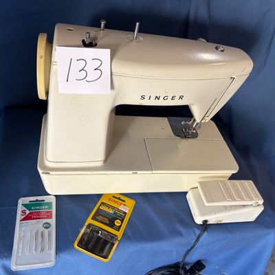 Z2 Singer Model 774 Sewing Machine