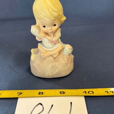Hallmarks Betsey By The Sea Music Box