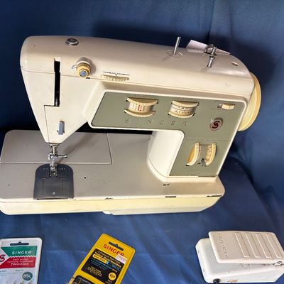 Z2 Singer Model 774 Sewing Machine