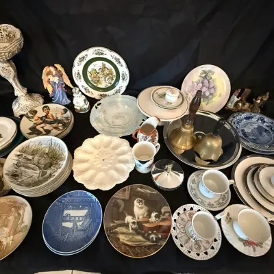 Collector Plates, Lenox China, Decorative Dishes & Vintage Serving Pieces

