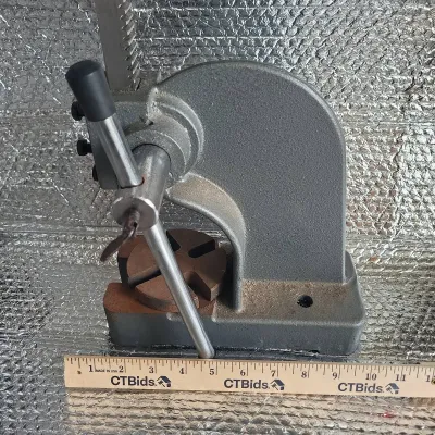 Heavy-Duty Bench-Mount Arbor Press – Cast Iron Manual Shop Press