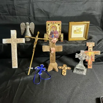 Religious Décor & Christian Collectibles Lot – Crosses, Angels, Icons & Wall Art
