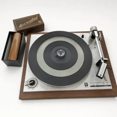 Sale Photo Thumbnail #112: Wood and Metal Turntable With Discwasher Brush