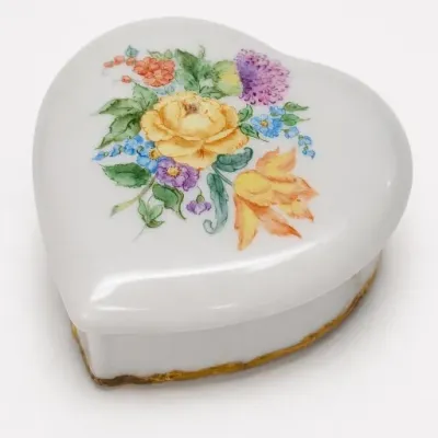 Sale Photo Thumbnail #327: Heart-Shaped Floral Ceramic Trinket Box