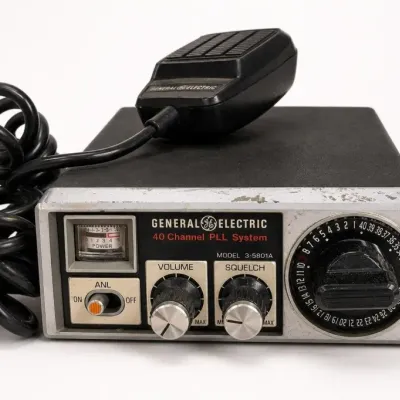 Sale Photo Thumbnail #246: General Electric 40 Channel CB Radio with Microphone
