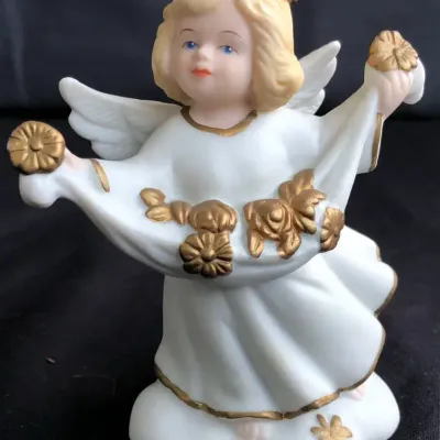 Golden Trim Angel Figurine Holding Floral Garland – Vintage Porcelain Cherub on Cloud