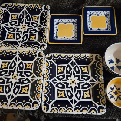 HD Designs “Dine” Mediterranean Ceramic Dinnerware Set – 7 Pieces, Blue & Yellow Square Plates & Bow
