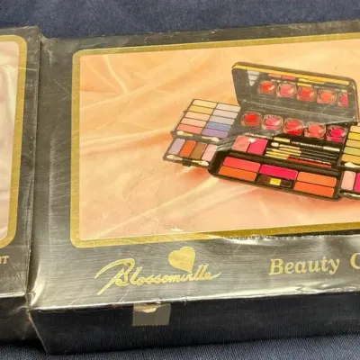 Vintage Blossomville Beauty Case & Extra Purse Kit Cosmetic Set – New Old Stock (2-Piece)