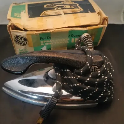 Vintage GE Spray Steam & Dry Travel Iron w/ Original Box Dual Voltage 120V/230V Cat. No. F49