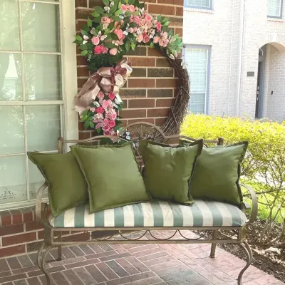 Patio Garden Bench & Wall Wreath