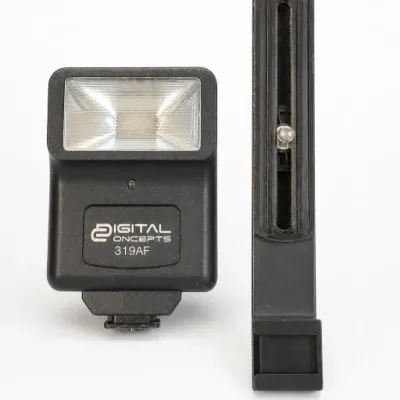 Digital Concepts 319AF Camera Flash and Bracket