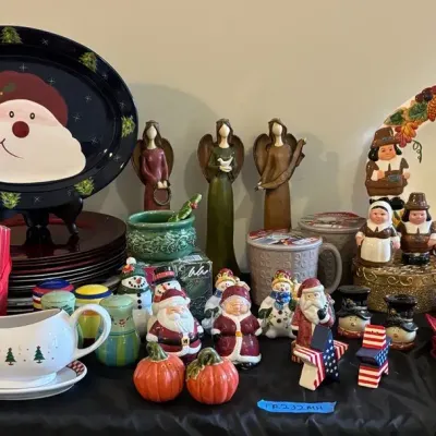 Holiday Salt And Pepper Shakers And Moore