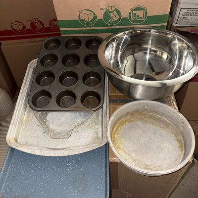 Sale Photo Thumbnail #217: Mixing bowl (13.5in)
2 cake pans (10in)
2 cookie sheets 
Cupcake sheet