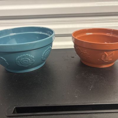 Sale Photo Thumbnail #459: Mixing bowls 
9” 
7.5”