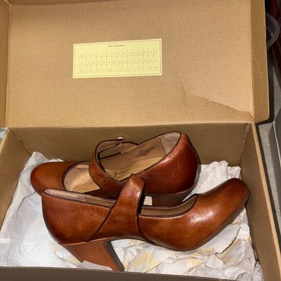 Sale Photo Thumbnail #245: Women’s size 9.5