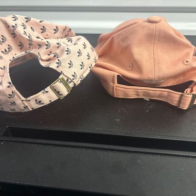 Sale Photo Thumbnail #433: Women’s hats