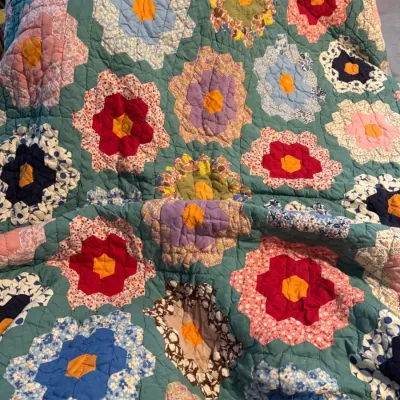 Antique, handmade quilt. twin/full 84' x 68'