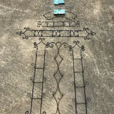 Decorative Metal Plate Holders
