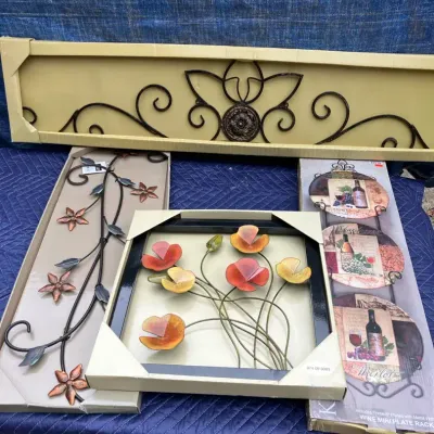 Wall Decor & Plate Holders