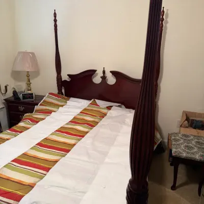 Traditional 4 poster Bedroom Suite