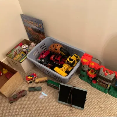 Mystery Vintage Toy And Book Lot Includes Weebles, Lite Brite And More