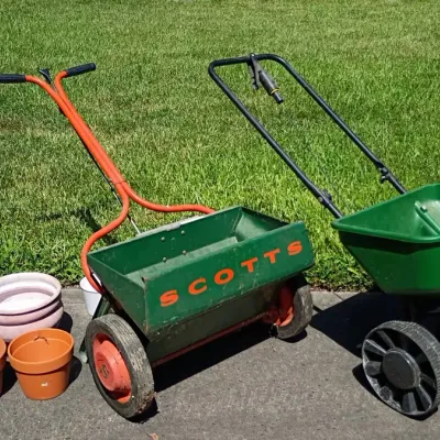 Scott's Spreaders & Plant Pots