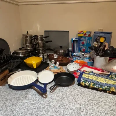 Kitchen Pots & Pans Lot 
