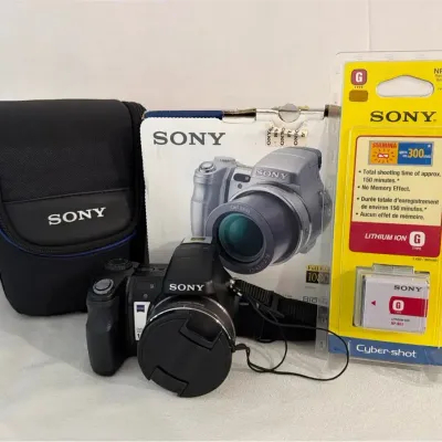 Sony Cyber-Shot DSC-H7 Digital Camera With Carry Case