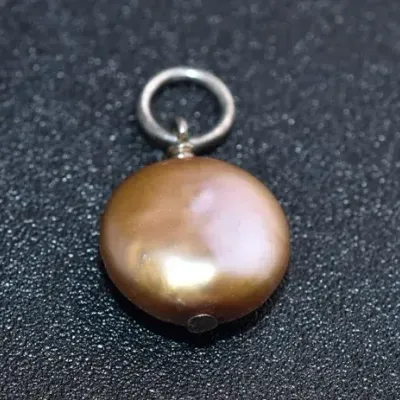 Round Mother Of Pearl Pendant 