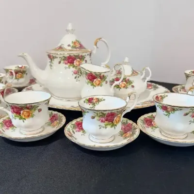 Royal Albert Old Country Roses Bone China Tea Set 8 Place Settings 