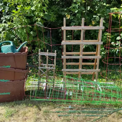 Garden Goods Inc Tomato Cages & FarmDaddy Garden Boxes 