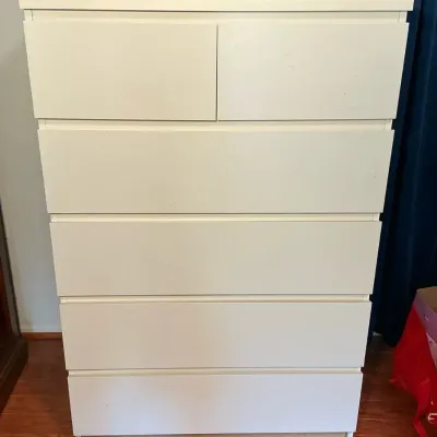 White Chest of Drawers (19 x 31.5 x 48.25)