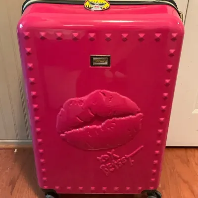 Betsey Johnson Lips XOX Hardside Expandable Spinner Suitcase