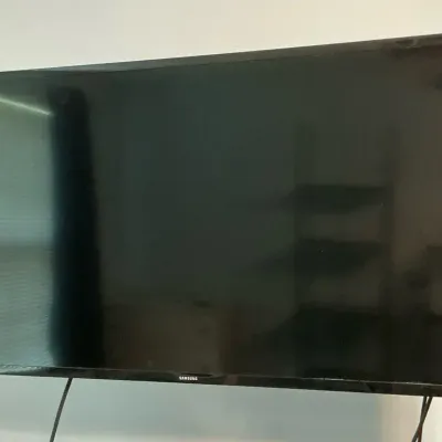 Samsung UN40J520DAF 40" Television