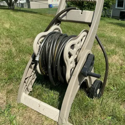 Suncast Hose Reel & Two Hoses