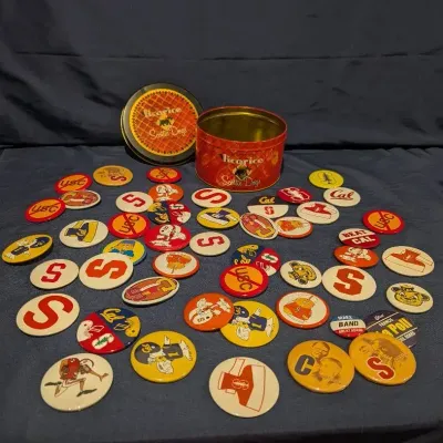 USC, Stanford & Cal College Football Pinback Button Collection with Scottie Tin