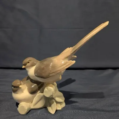 Lladro Love Birds #4667 Porcelain Bird Figurine