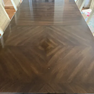 Dining room table with 2 leaves - excellent condition with 6 chairs