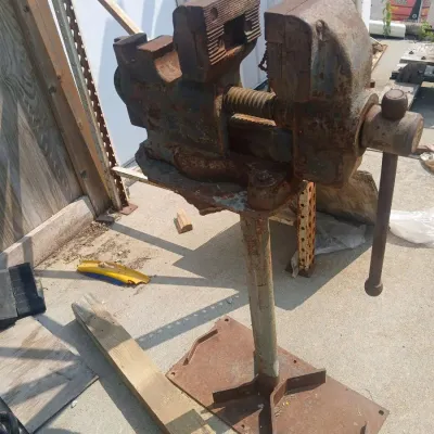 Sale Photo Thumbnail #73:  heavy-duty vintage metalworking vise