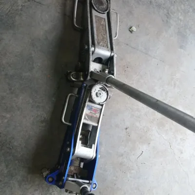 Sale Photo Thumbnail #82: 2 ton Jacks