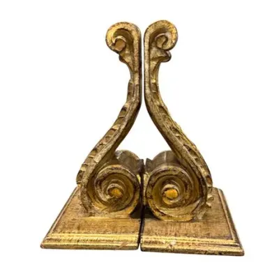 Sale Photo Thumbnail #105: Lot 122   2 Bid(s)
Italian Gilt-wood Carved Wall Bracket, Mid-20th Century