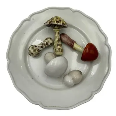 Sale Photo Thumbnail #141: Este Ceramiche Trompe l'Oeil Mushroom Plate, Italian Majolica, 1960s-1970s