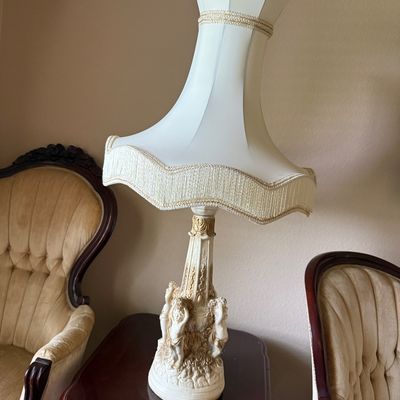 Vintage Victorian Style Table Lamp with Cherub Base.
