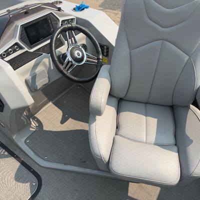Sale Photo Thumbnail #54: 1-MUST SEE!! - 2020 Manitou Encore Pontoon - Tritoon
23’ Long!!
Comes with trailer and cover!!
VERY LOW HOURS AND MILES!!
73 Hours and 423 miles!!
Mechanical Canopy!!
KICKER Sound System!!
GARMIN Display!!
Tritoon!!
250 HP Fourstroke Suzuki Motor!!
Inte