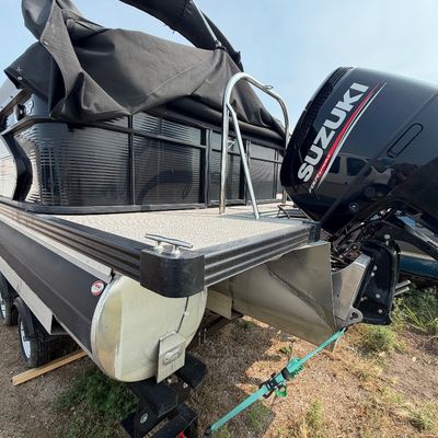 Sale Photo Thumbnail #11: 1-MUST SEE!! - 2020 Manitou Encore Pontoon - Tritoon
23’ Long!!
Comes with trailer and cover!!
VERY LOW HOURS AND MILES!!
73 Hours and 423 miles!!
Mechanical Canopy!!
KICKER Sound System!!
GARMIN Display!!
Tritoon!!
250 HP Fourstroke Suzuki Motor!!
Inte