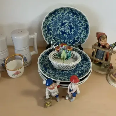 Takahosi Chinoiserie Plates