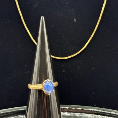 18k Yellow Gold Blue Sapphire Ring & 18k Gold Box Chain 