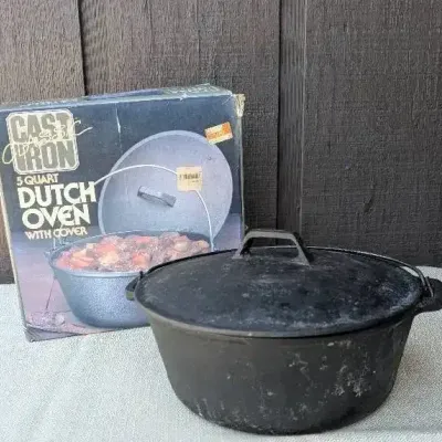 Cast Iron Dutch Oven